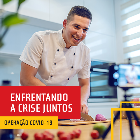 Foto de chef trabalhando na cozinha