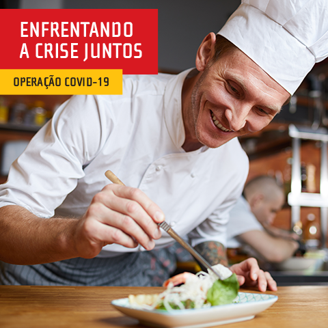 Homem cozinhando