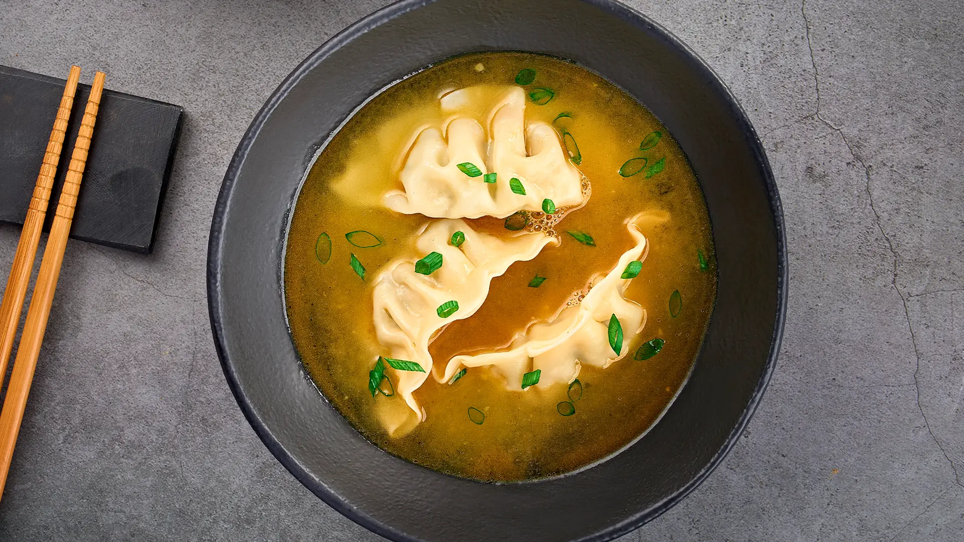 Sopa de Gyoza com Missô