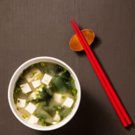 Misso Shiru de Cebolinha e Wakame