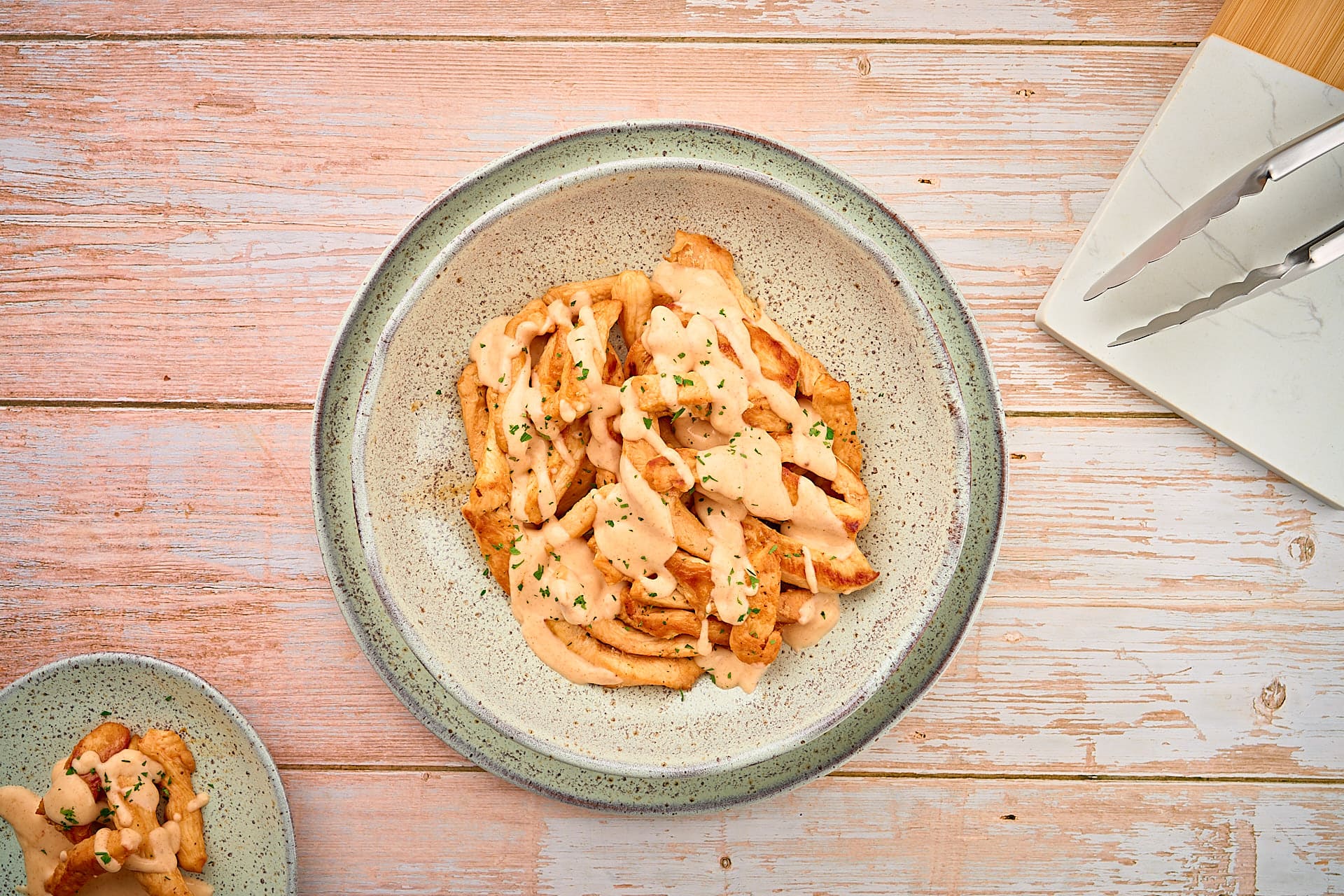 Iscas de Frango ao Bechamel com Páprica Defumada e Tomate