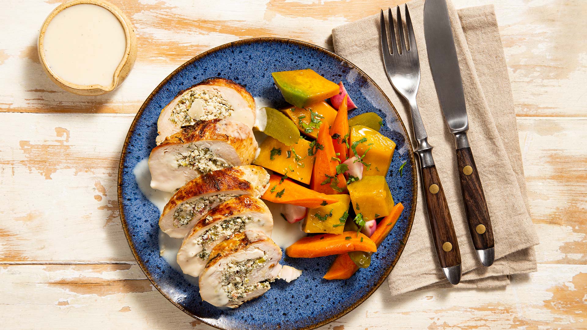 Peito de frango recheado com ricota ao molho de espinafre
