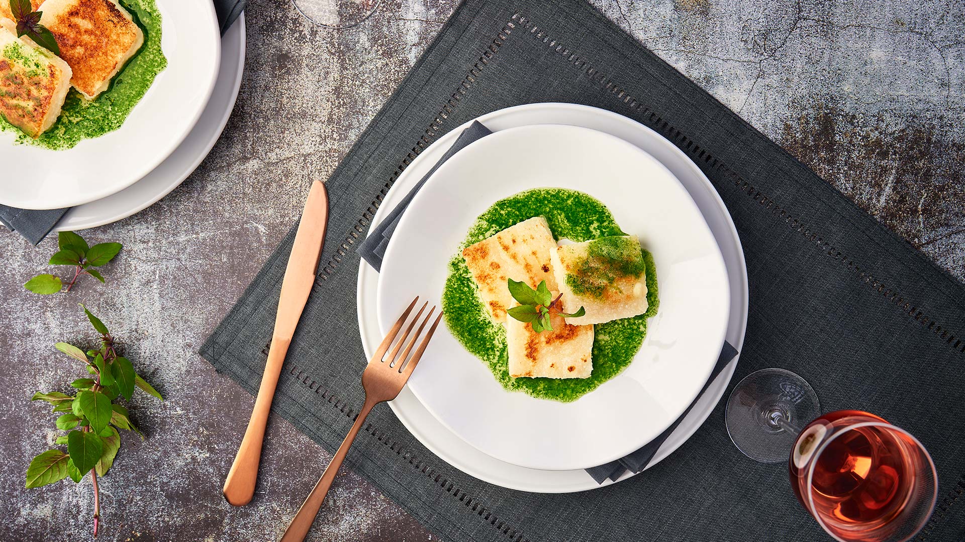 Ravioli de tapioca com recheio de queijo