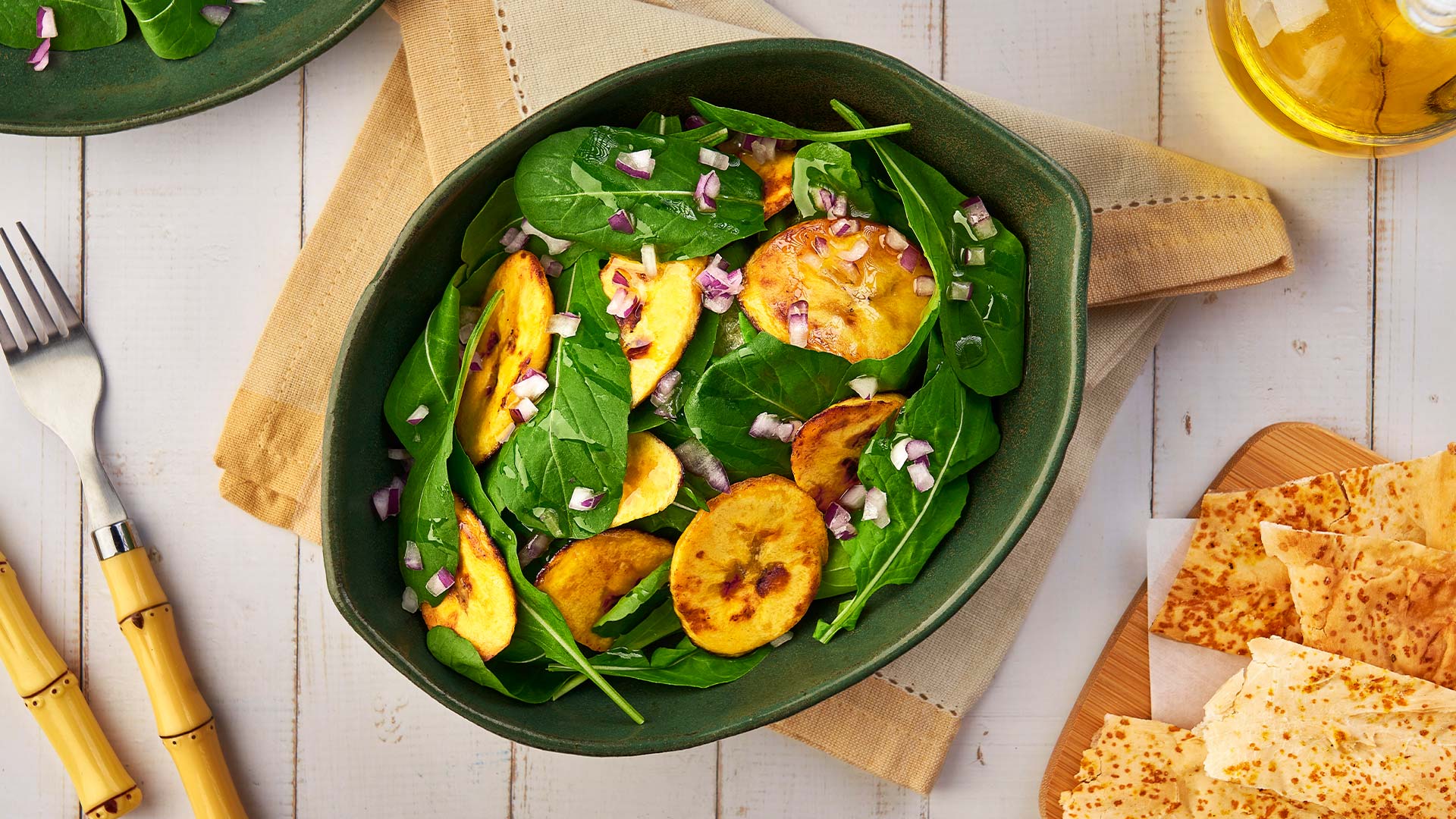 Salada de banana-da-terra e rúcula