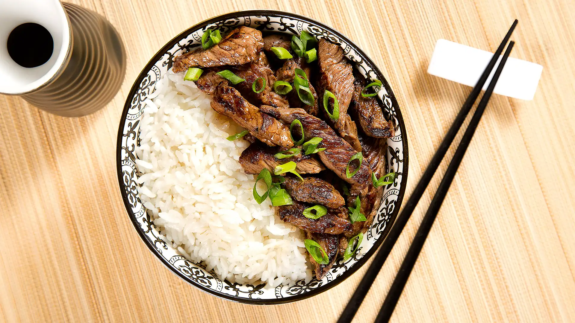 Carne com shoyu, gengibre e cebolinha