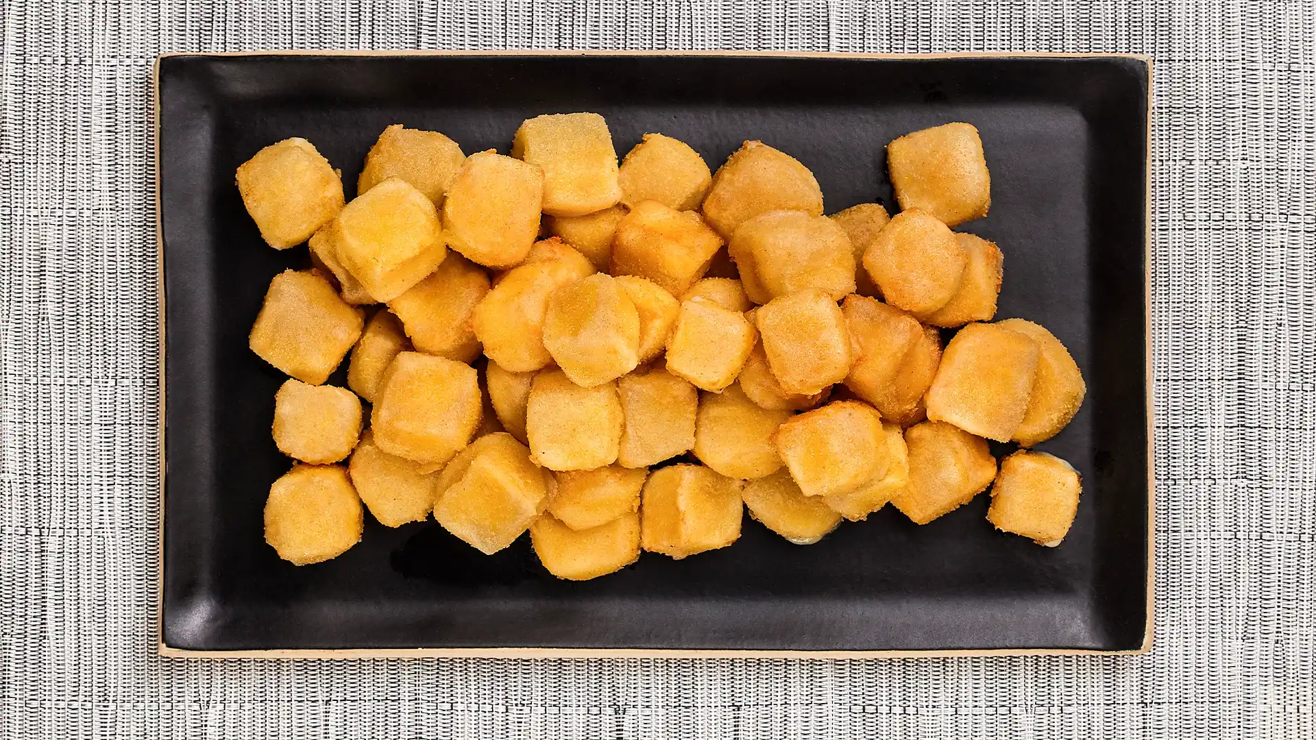 Cubinhos de queijo com toque de alho