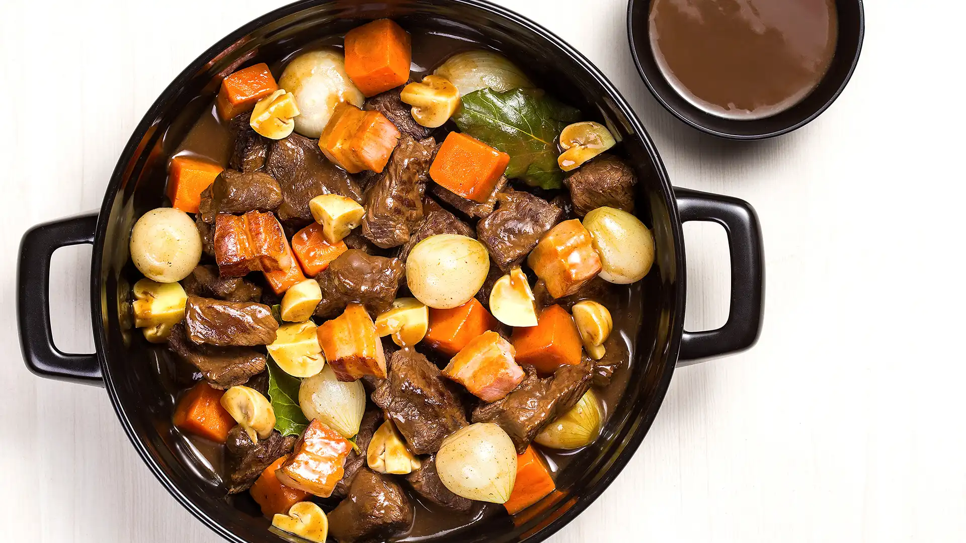 Guisado de Alcatra ao Vinho (Boeuf Bourguignon Prático)