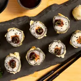Imagem Receita Hot roll de salmão com molho tarê