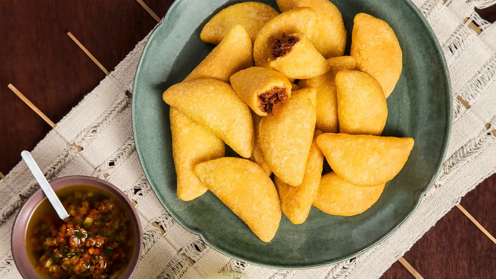 Pastel de Angu com Carne Desfiada