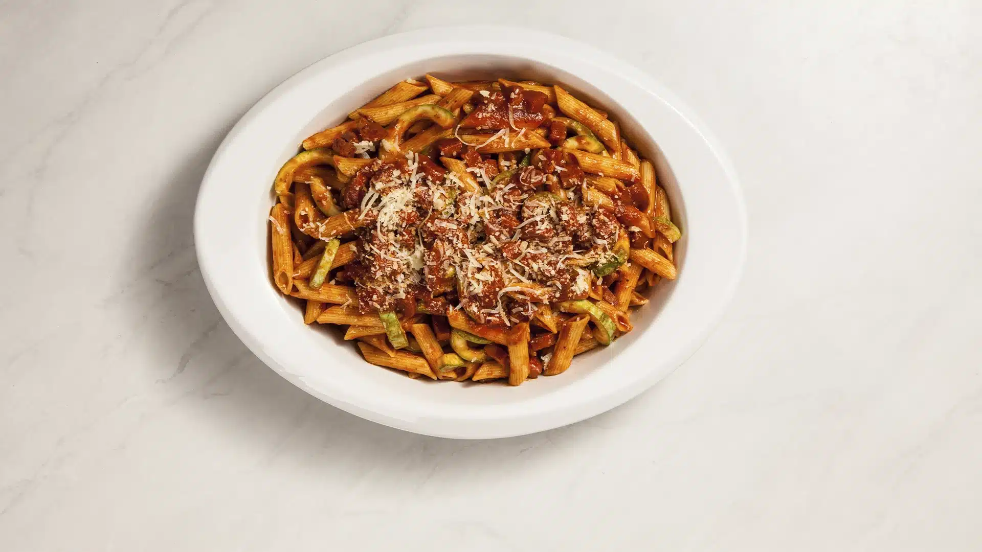 Penne com calabresa e abobrinha