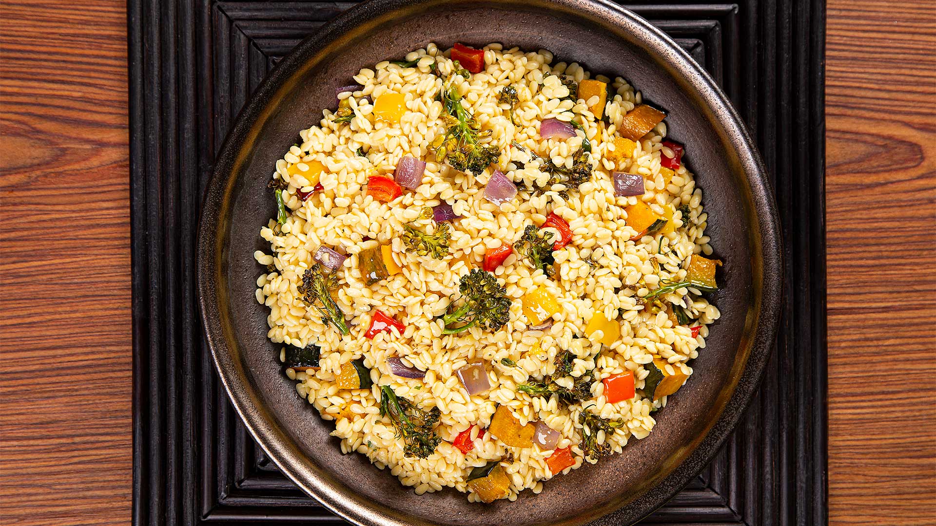 Salada de risoni e legumes assados