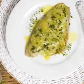 tilapia com escama de abobrinha e azeite de ervas 1920x1080 07 12 2023 2klvq
